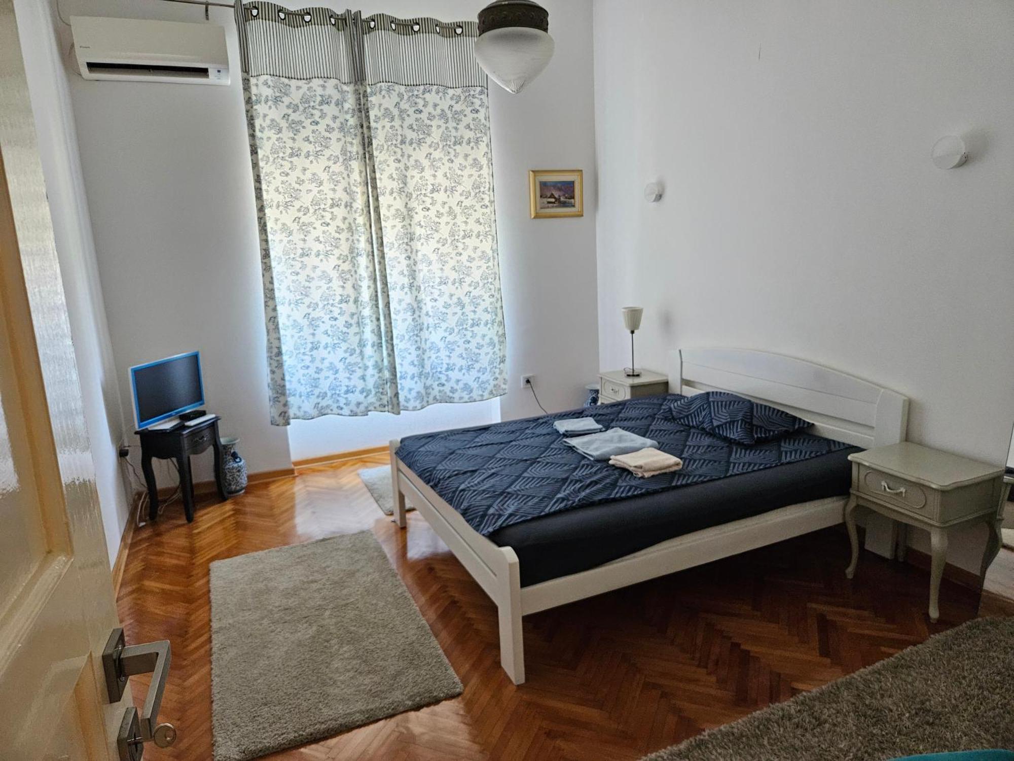 Cricket Park Hostel Belgrade Exterior photo