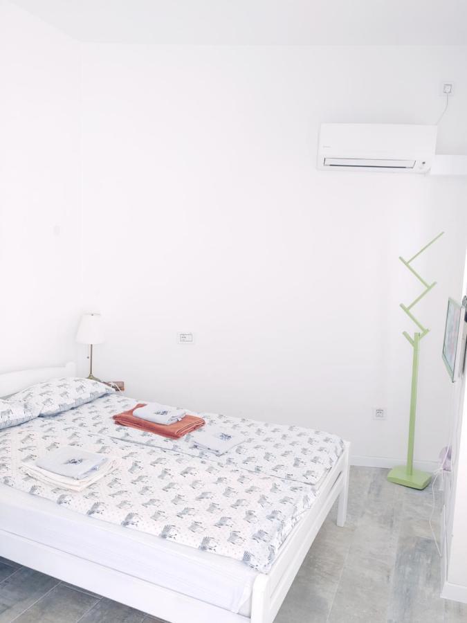 Cricket Park Hostel Belgrade Exterior photo